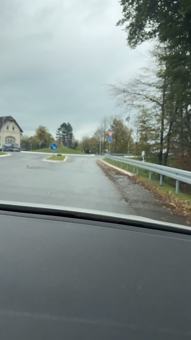 Instagram-Beitrag von SPD Ense: Drehen wir mal eine Ehrenrunde! 🌀🚗
Der neue Kreisverkehr ist fertig – und das sogar deutlich...